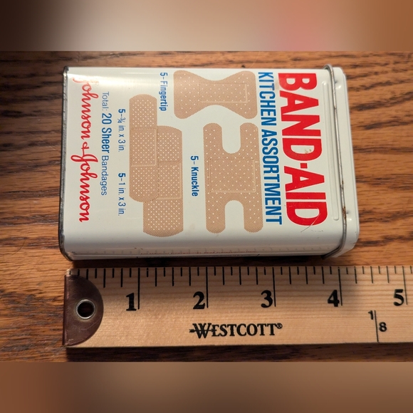 Vintage Band Aid Kitchen Assortment Adhesive Bandages Tin Box with Some Bandages - Picture 11 of 11